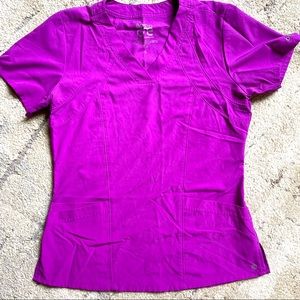 ✨BARCO ONE SCRUB TOP ✨